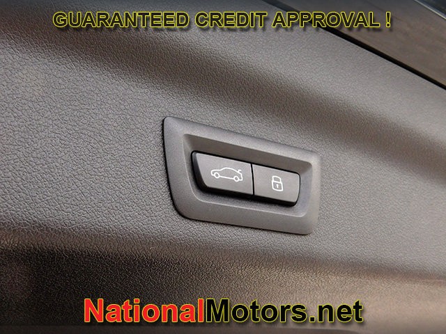 BMW X1 Vehicle Full-screen Gallery Image 08