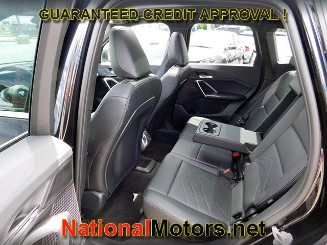 BMW X1 Vehicle Full-screen Gallery Image 11