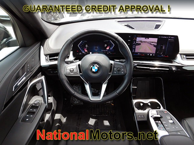 BMW X1 Vehicle Full-screen Gallery Image 14