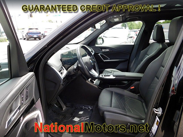 BMW X1 Vehicle Full-screen Gallery Image 17