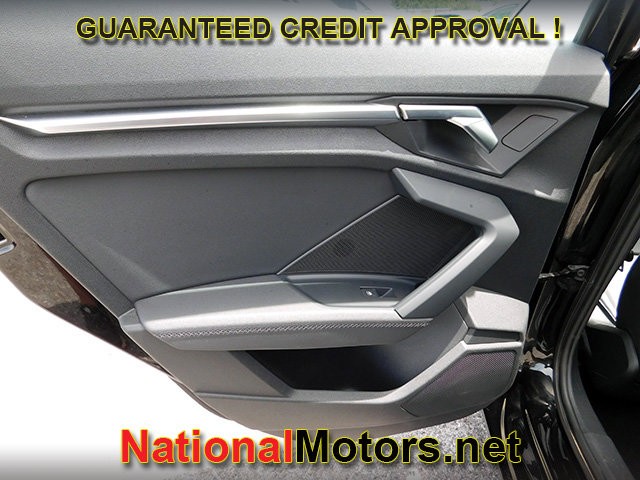 Audi A3 Vehicle Full-screen Gallery Image 09