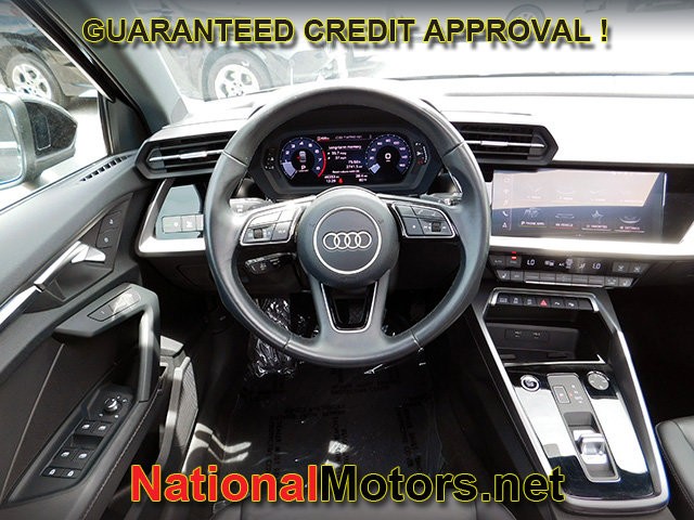 Audi A3 Vehicle Full-screen Gallery Image 12