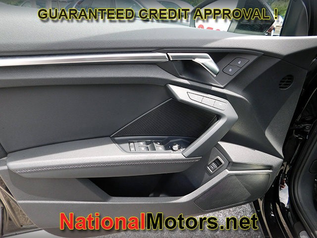 Audi A3 Vehicle Full-screen Gallery Image 13