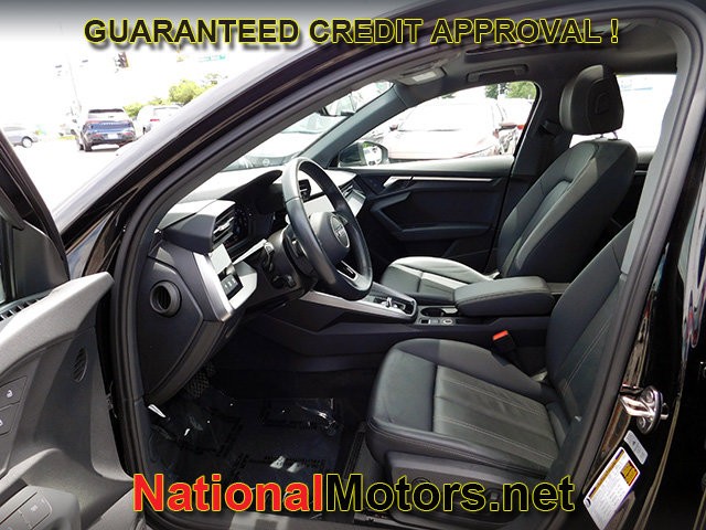 Audi A3 Vehicle Full-screen Gallery Image 15