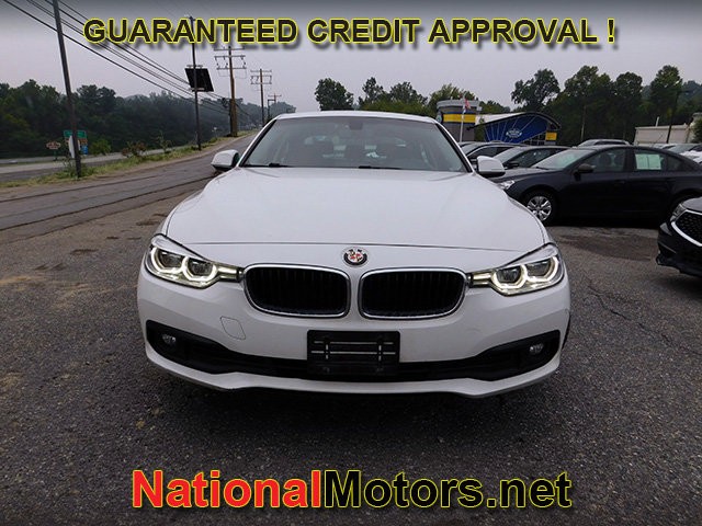 BMW 3 Series Vehicle Full-screen Gallery Image 03