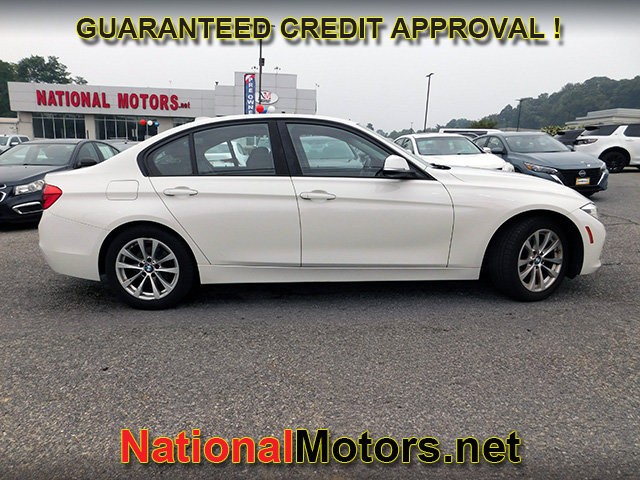 BMW 3 Series Vehicle Full-screen Gallery Image 04