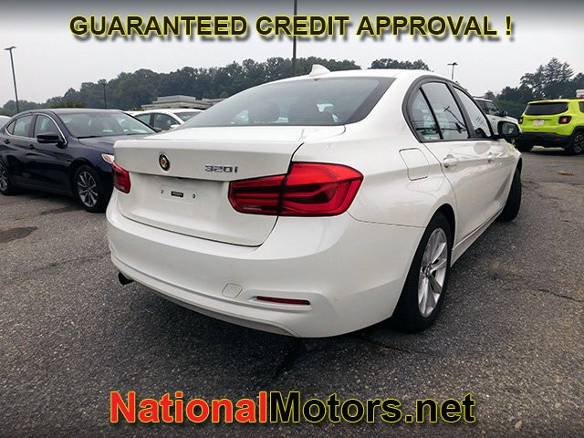 BMW 3 Series Vehicle Full-screen Gallery Image 05