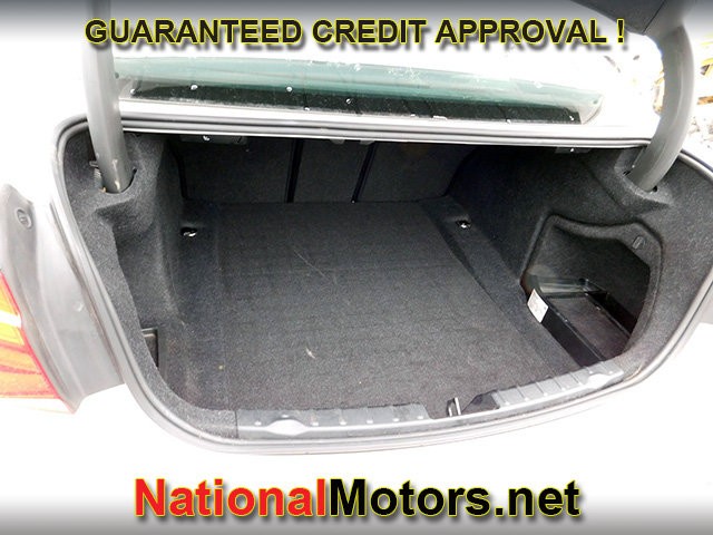 BMW 3 Series Vehicle Full-screen Gallery Image 08