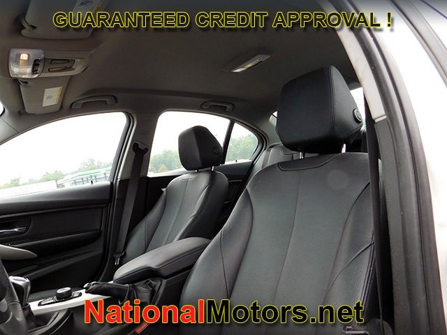 BMW 3 Series Vehicle Full-screen Gallery Image 14