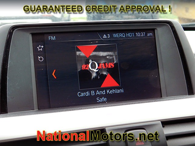 BMW 3 Series Vehicle Full-screen Gallery Image 16