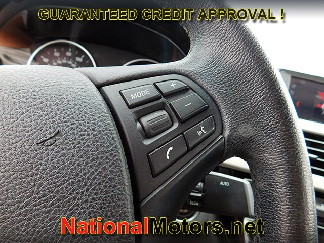 BMW 3 Series Vehicle Full-screen Gallery Image 20