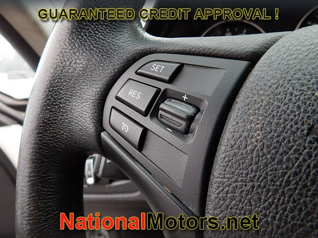 BMW 3 Series Vehicle Full-screen Gallery Image 21