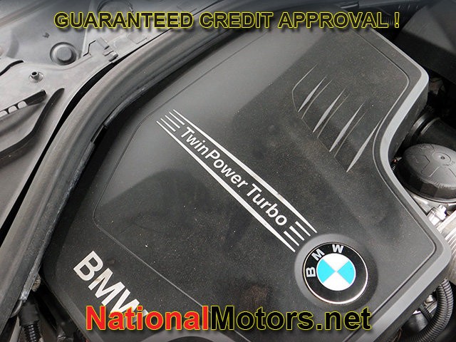 BMW 3 Series Vehicle Full-screen Gallery Image 25