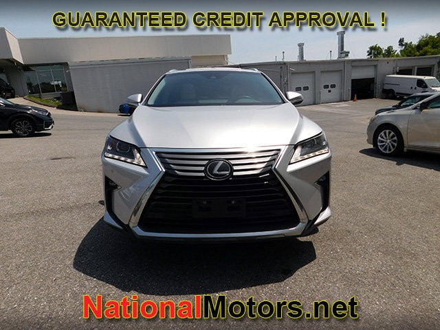 Lexus RX Vehicle Full-screen Gallery Image 03