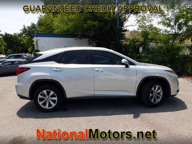 Lexus RX Vehicle Full-screen Gallery Image 04