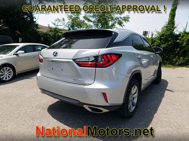 Lexus RX Vehicle Full-screen Gallery Image 05