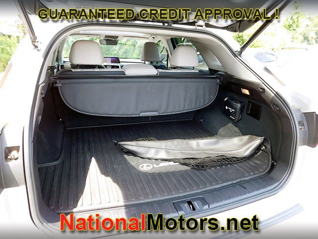 Lexus RX Vehicle Full-screen Gallery Image 06