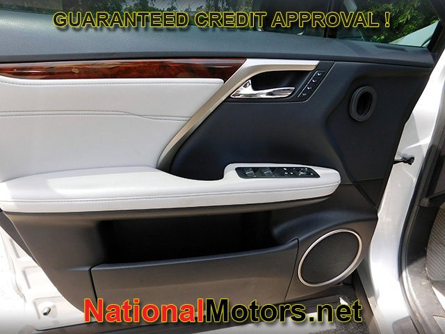 Lexus RX Vehicle Full-screen Gallery Image 14