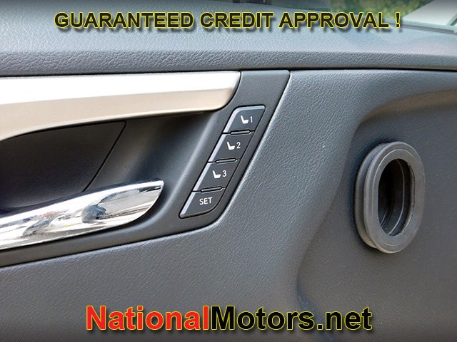 Lexus RX Vehicle Full-screen Gallery Image 15