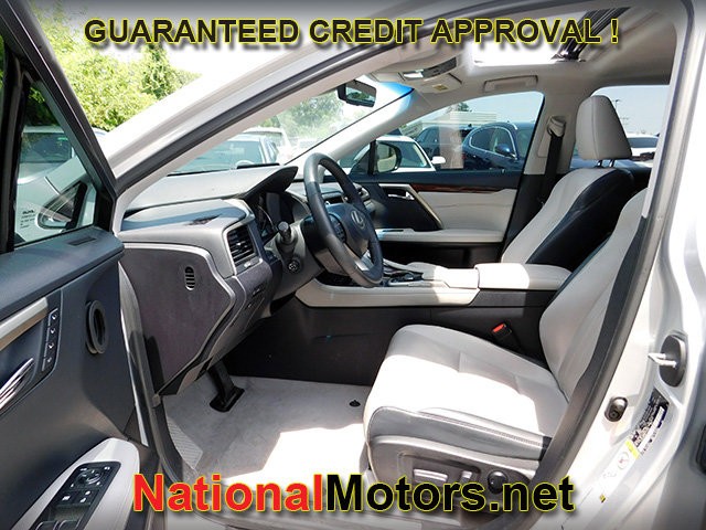 Lexus RX Vehicle Full-screen Gallery Image 16