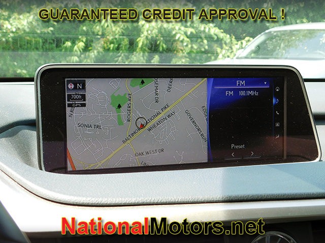 Lexus RX Vehicle Full-screen Gallery Image 19