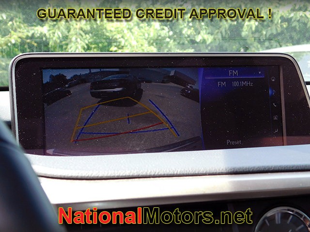 Lexus RX Vehicle Full-screen Gallery Image 20