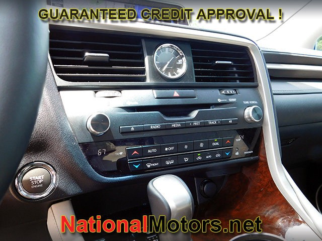 Lexus RX Vehicle Full-screen Gallery Image 21