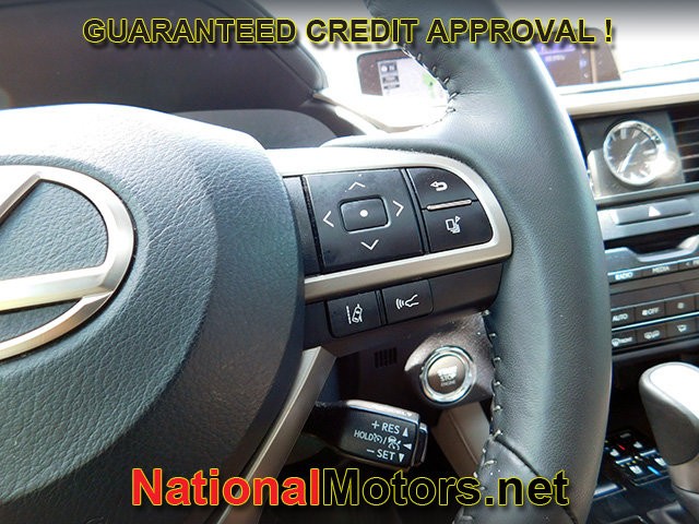 Lexus RX Vehicle Full-screen Gallery Image 23