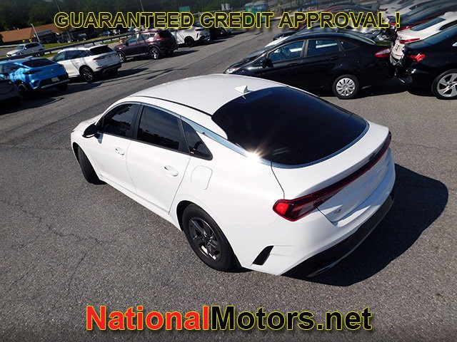 Kia K5 Vehicle Full-screen Gallery Image 04