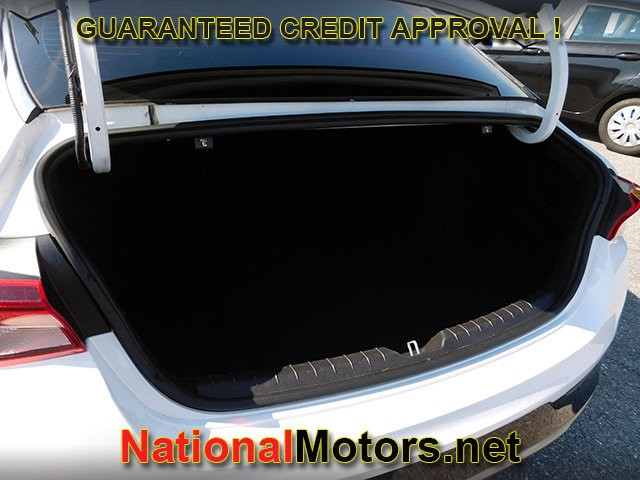 Kia K5 Vehicle Full-screen Gallery Image 06