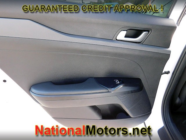 Kia K5 Vehicle Full-screen Gallery Image 07
