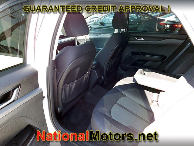 Kia K5 Vehicle Full-screen Gallery Image 08