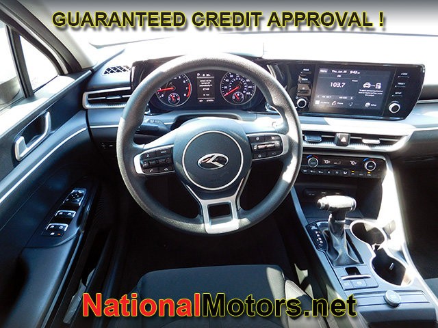 Kia K5 Vehicle Full-screen Gallery Image 09