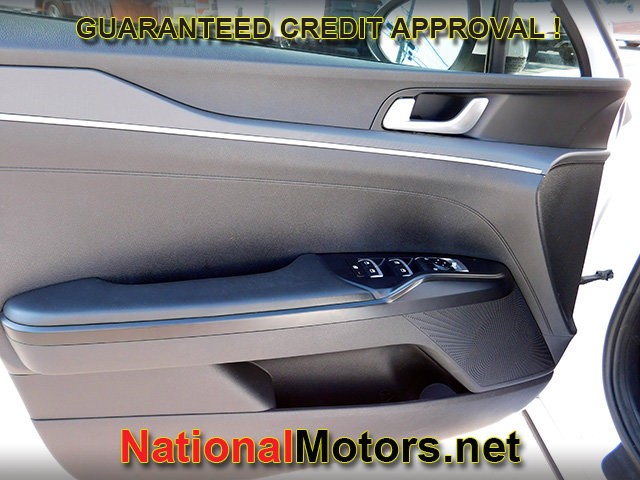 Kia K5 Vehicle Full-screen Gallery Image 10