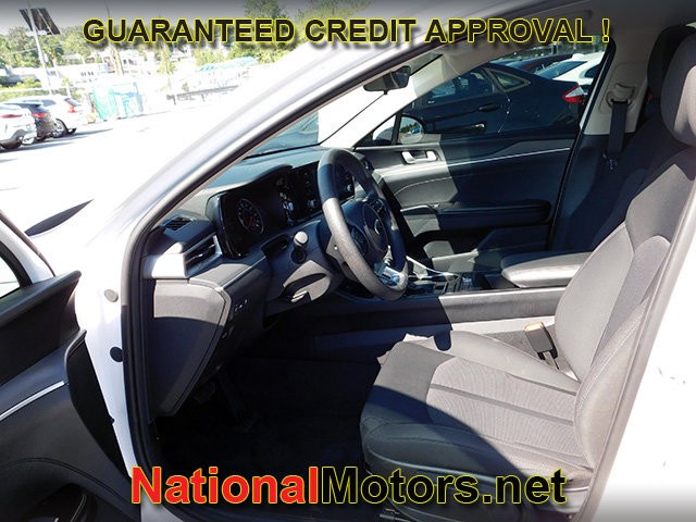Kia K5 Vehicle Full-screen Gallery Image 11