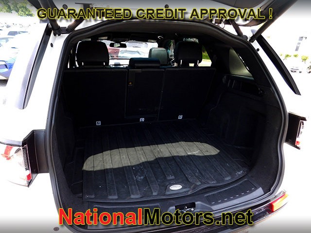 Land Rover Discovery Sport Vehicle Full-screen Gallery Image 06