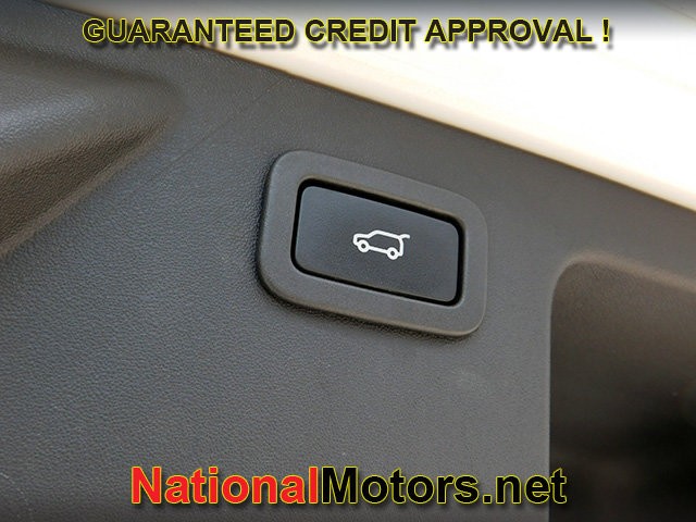 Land Rover Discovery Sport Vehicle Full-screen Gallery Image 07
