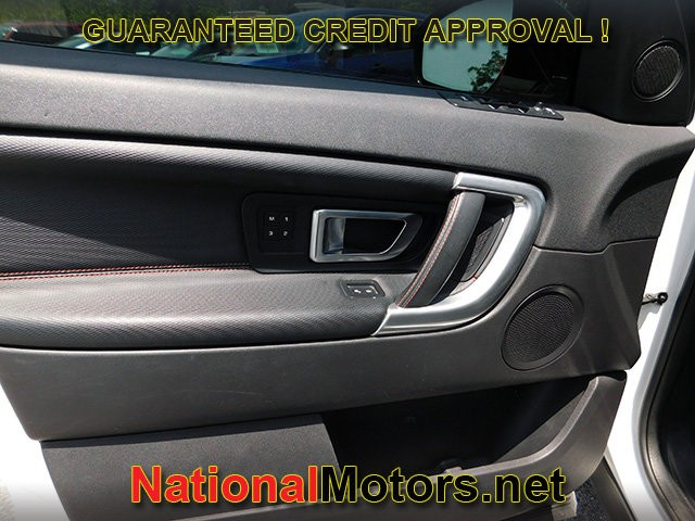 Land Rover Discovery Sport Vehicle Full-screen Gallery Image 11