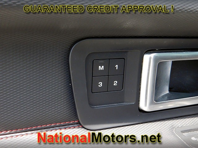 Land Rover Discovery Sport Vehicle Full-screen Gallery Image 12