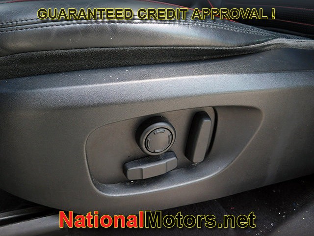 Land Rover Discovery Sport Vehicle Full-screen Gallery Image 14