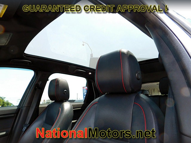 Land Rover Discovery Sport Vehicle Full-screen Gallery Image 15