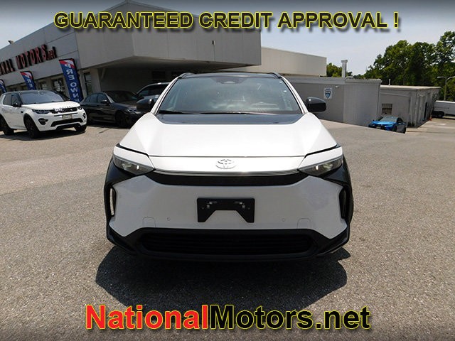 Toyota bZ4X Vehicle Full-screen Gallery Image 03