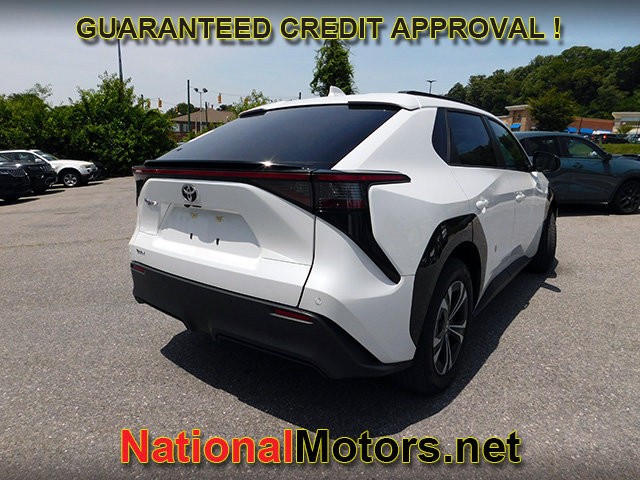 Toyota bZ4X Vehicle Full-screen Gallery Image 05