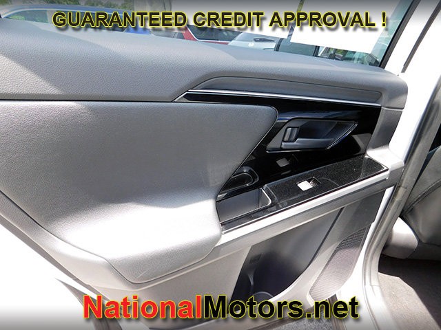 Toyota bZ4X Vehicle Full-screen Gallery Image 10