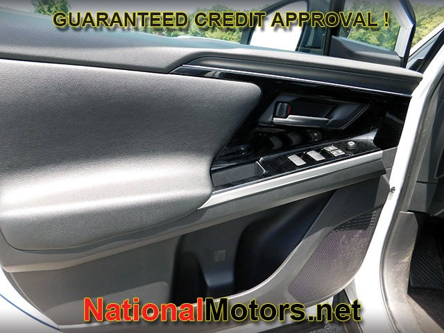 Toyota bZ4X Vehicle Full-screen Gallery Image 13