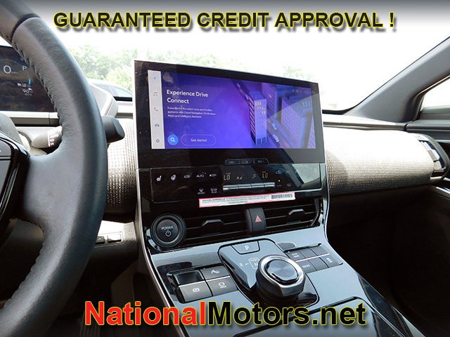 Toyota bZ4X Vehicle Full-screen Gallery Image 16