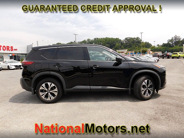 Nissan Rogue Vehicle Full-screen Gallery Image 04