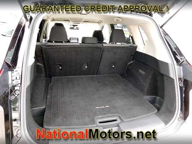 Nissan Rogue Vehicle Full-screen Gallery Image 08
