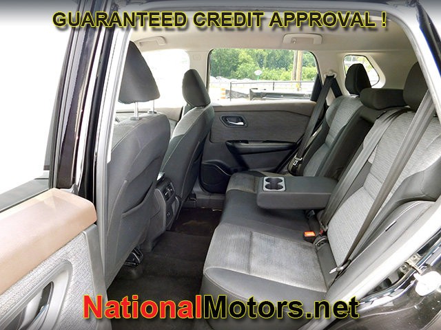 Nissan Rogue Vehicle Full-screen Gallery Image 10