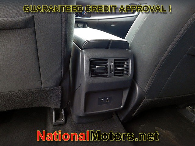 Nissan Rogue Vehicle Full-screen Gallery Image 11